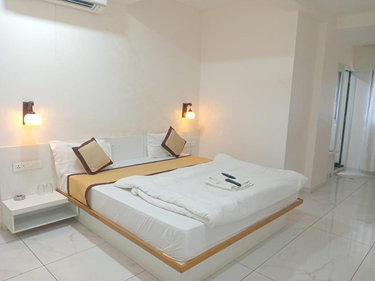 Hotel Crossview Palanpur Dış mekan fotoğraf