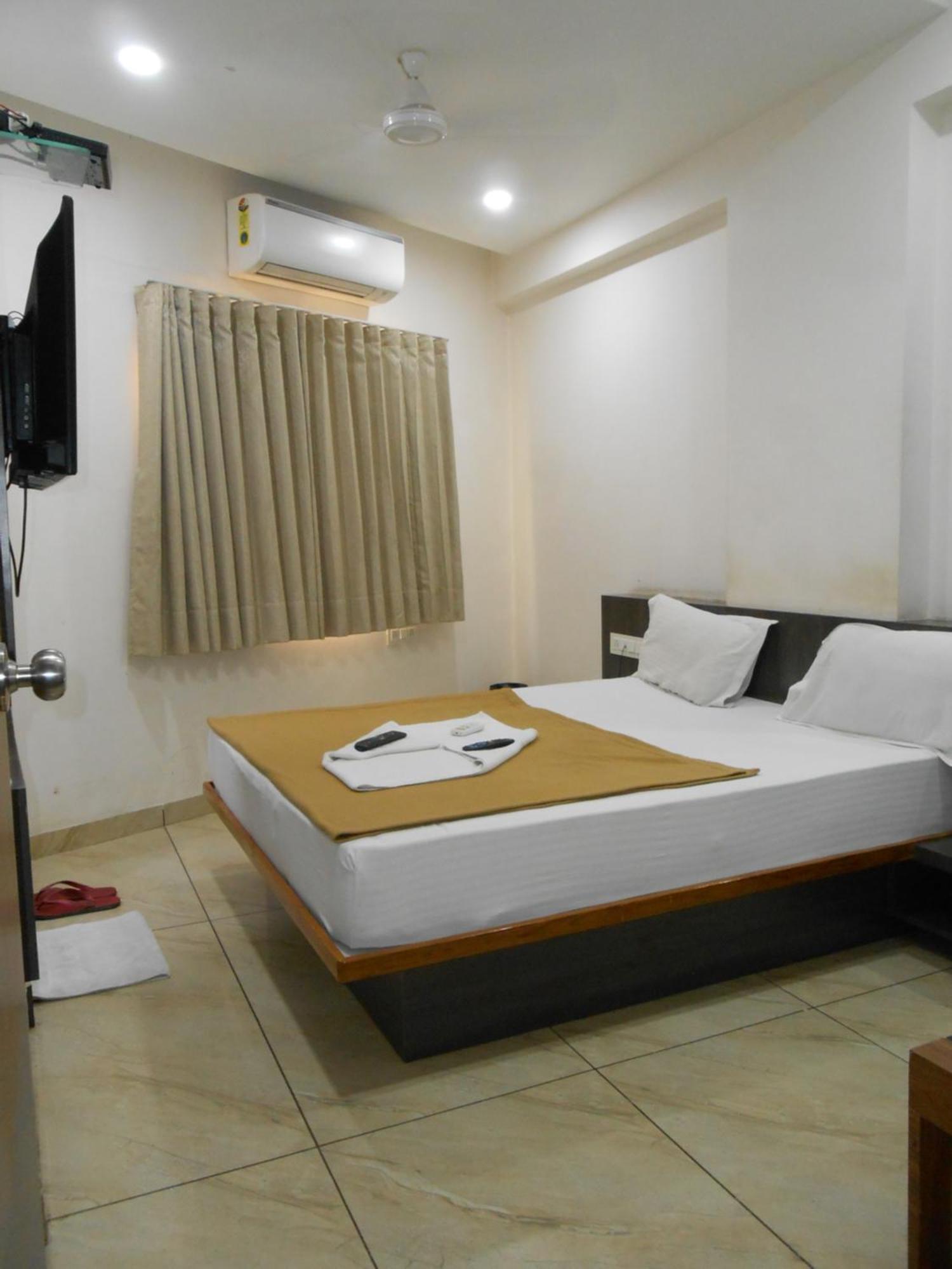 Hotel Crossview Palanpur Dış mekan fotoğraf