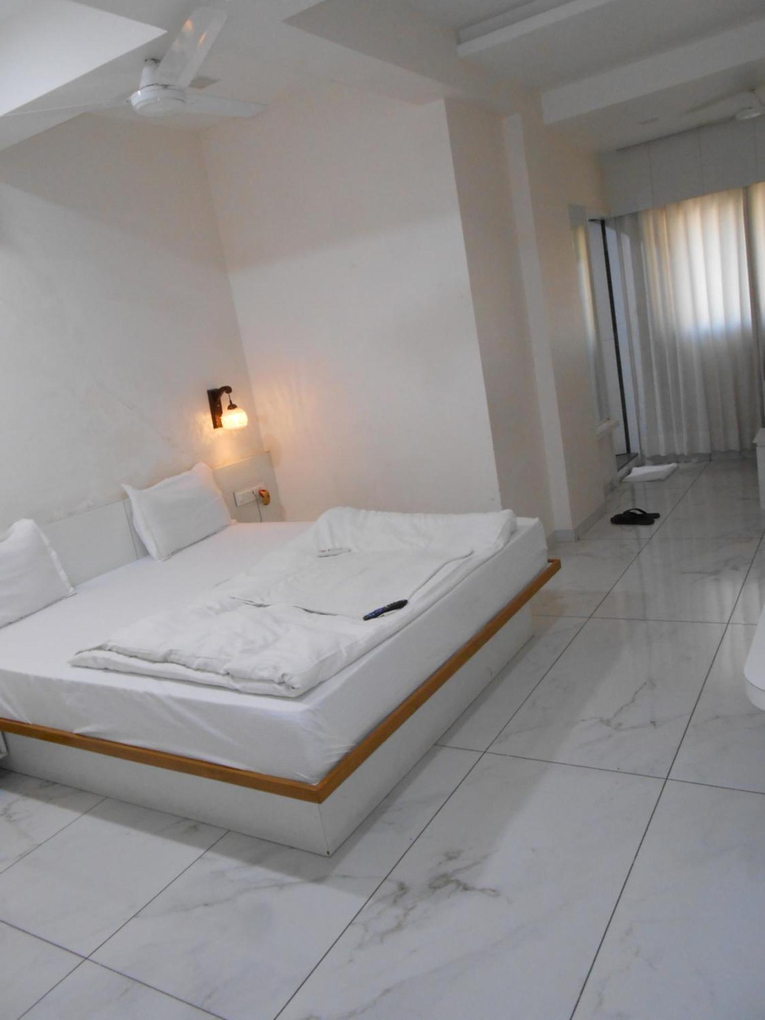 Hotel Crossview Palanpur Dış mekan fotoğraf